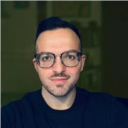 Docente esperto offre aiuto compiti e supporto allo studio personalizzato per studentə delle scuole medie e superiori.